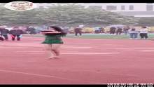深藏不露，老师运动会上的这一跳，成了全校师生的女神了！