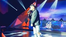 王者荣耀解说李九现场唱粤语歌!!KPL职业联赛现场！375343