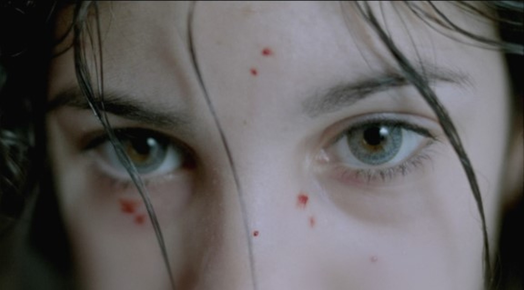 《生人勿近》邻家小妹竟是老吸血鬼