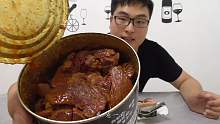 试吃我国“五香牛肉”军用罐头，大块大块的牛肉真是良心啊