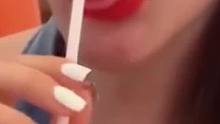 有才的网友：女生为了口红，真是什么事都做得出来！