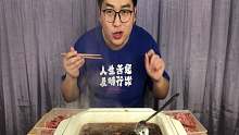 小伙买了100片肥羊在家煮火锅，大家说这一顿吃的值不值？