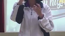 教室里随便一唱，整个班级都安静了，同学们刮目相看！