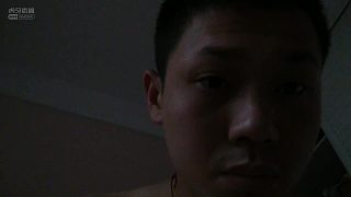 早上在床上玩手機(jī)的視頻