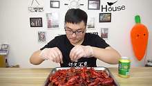 小伙第一次做麻辣小龙虾，没想到这么成功！一大盘吃完还没过瘾