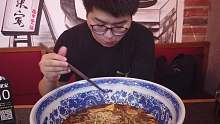 108元一碗的帝王牛杂面，这是直接端了个缸上来啊！