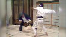 1977年精武门珍贵资源，梁小龙独闯日本虹口道场一脚能踢倒四