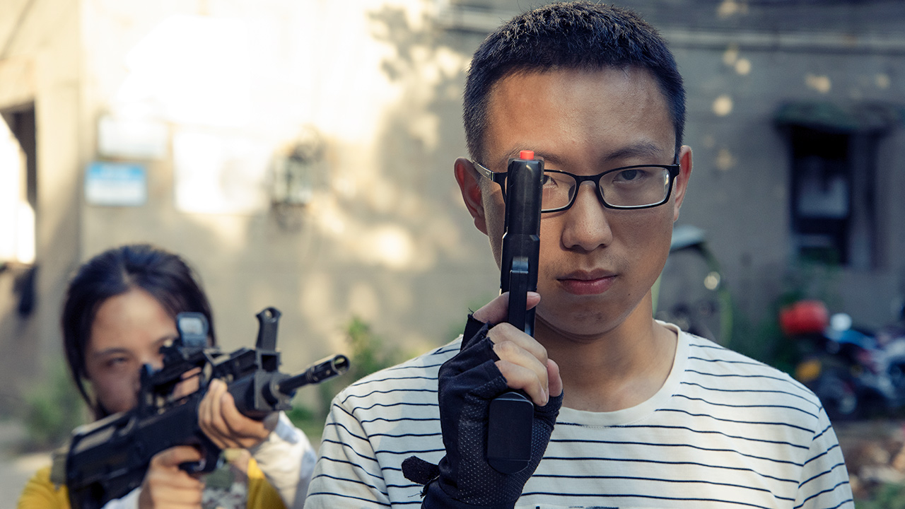 圣逗事真人吃鸡：菜鸟花式杀队友，队友：你是敌人派来的卧底吧