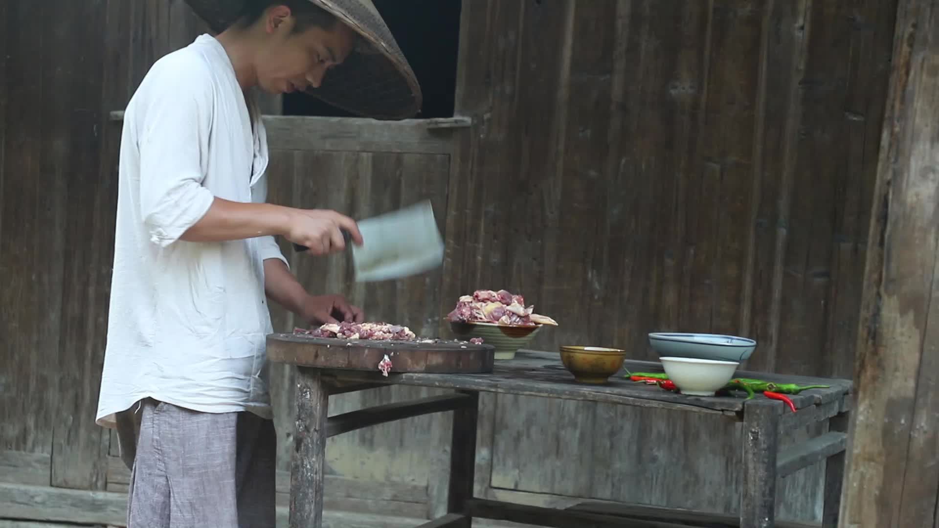 见过这样的火锅吗，涮着各种菜，吃着真舒服