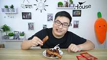 奇葩小伙吃脆皮五花肉蘸白糖，嘎嘣脆这声音听着就想流口水