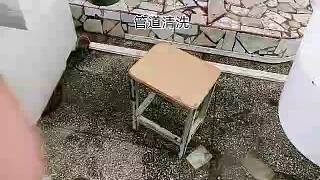 在學(xué)校清洗飲水管道