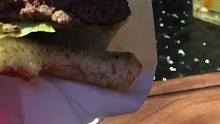 文海箐： 精神酒吧。 澳州牛肉汉堡 日记2。果路美食。广州荔湾区芦荻街16号