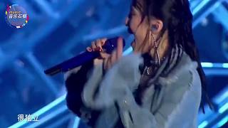 2020跨年晚会上，张韶涵唱起了她的那些经典音乐