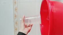 杯子装水实验，任你拍就是不会掉。