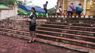 实拍老挝乌多姆赛的祭祖节，现场人山人海。