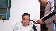 疫情期间不能上街理发，农村媳妇亲自动手剃头，这发型值几块钱
