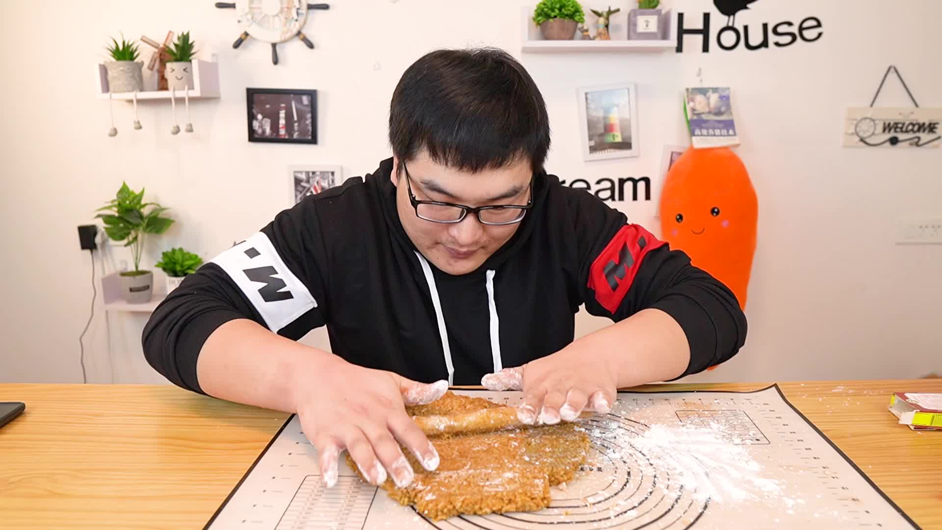 试吃1200克超大战斧牛排，小伙听信卖家做法，结果又被坑惨了
