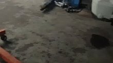 发动机已换好，准备装上去。