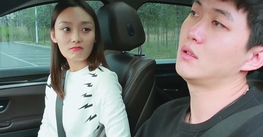 车窗上的小卡片，一定要及时清理干净哦