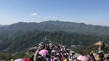 天气晴朗长城上的人山人海