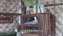实拍缅甸北部农村家庭，一家六口人挤住在一个茅草屋，真的太穷了
