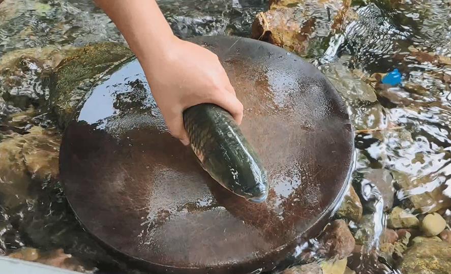 草鱼这样吃才叫爽，一人吃3斤，过瘾