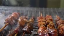 “深夜派食”五大包羊肉串，一个人在阳台烧烤，太过瘾
