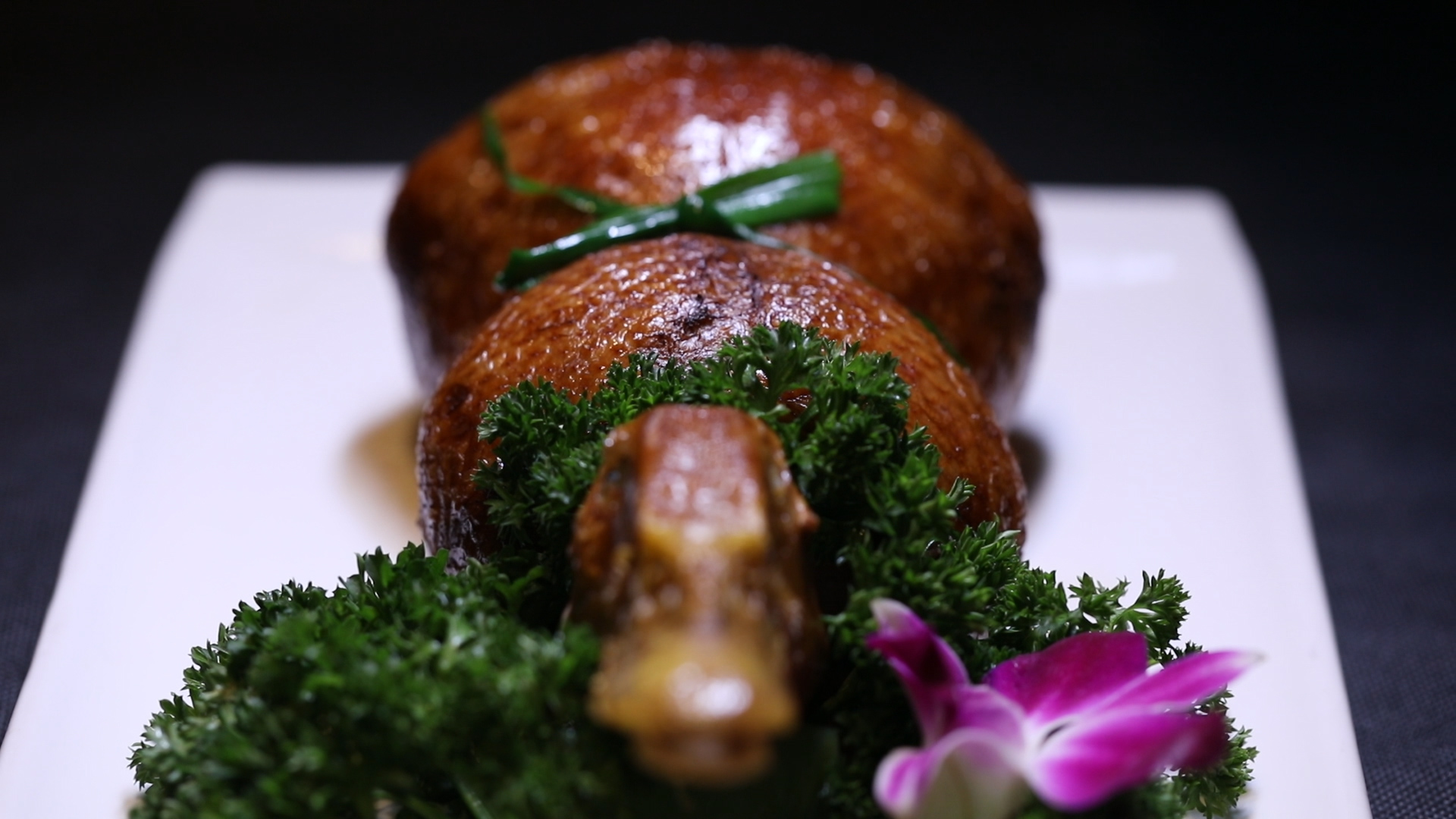 失传餐桌已久的满汉全席—八宝鸭，整鸭剔骨，滴水不漏是一绝！