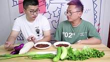 某手上东北大酱蘸生菜，南方人真的吃不惯吗？