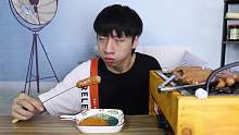 帅小伙花费260买台烤肠机，边吃边烤，在家也能体验街边摊的味