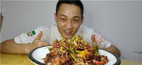 这道菜曾经在东北那是叱咤风云的名菜，火的一塌糊涂啊，你吃过吗