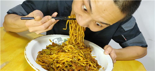 39《豆角焖面》一锅出，面条劲道入味，来一口过瘾