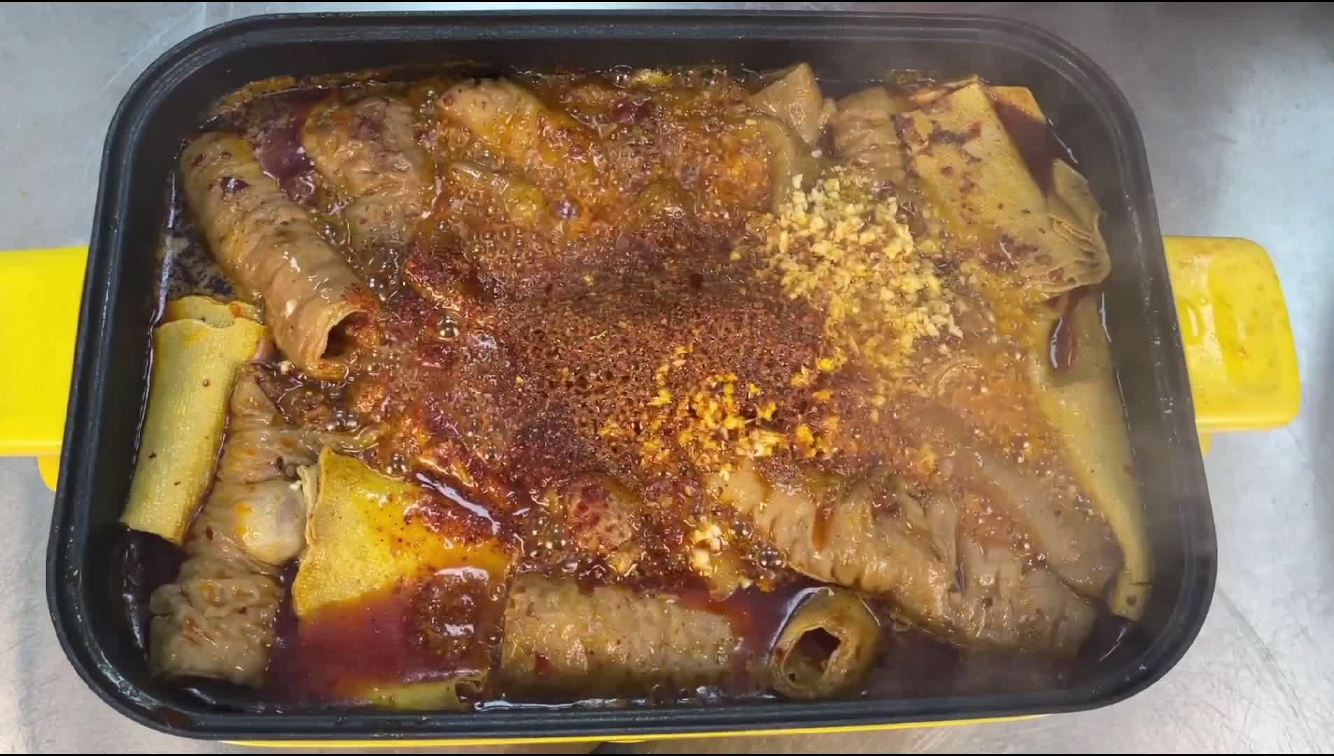 300斤的猴哥玩不转几斤肥肠？看猴哥给你做的花样九转大肠！