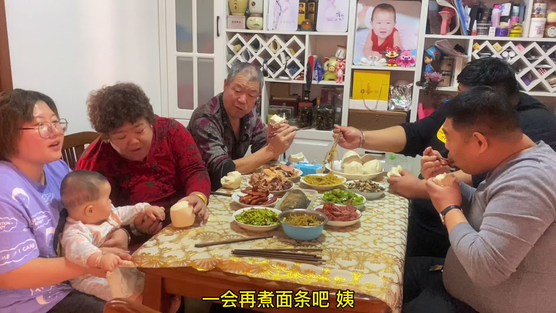 猴哥新春回家祭祖！全家齐动手做美食！其乐融融过大年！