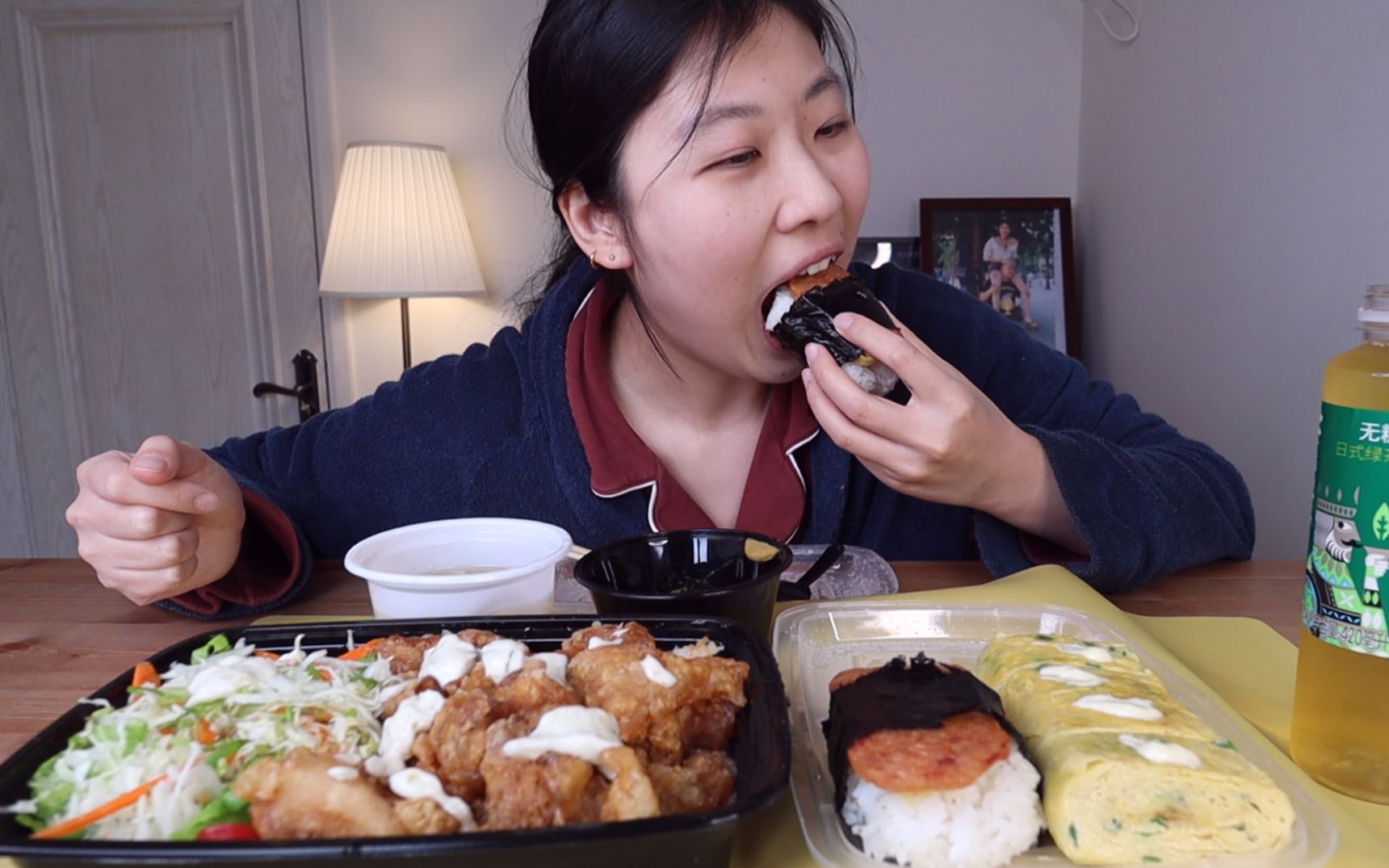 牛肠锅忘记点牛肠了 但是纳豆南蛮鸡饭和午餐肉蛋卷吃的也很开心
