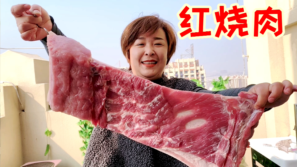 240元买两个羊腿，做碳烤羊腿，两口子抱着啃没够吃，又烤俩馒头