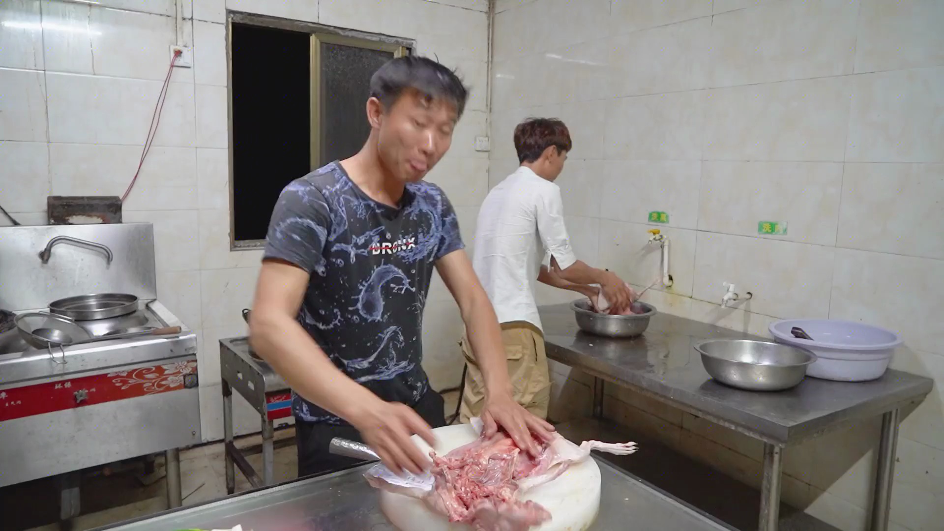 都说牛鞭和甲鱼是绝配，一铁锅炖足15斤，软烂化渣名不虚传