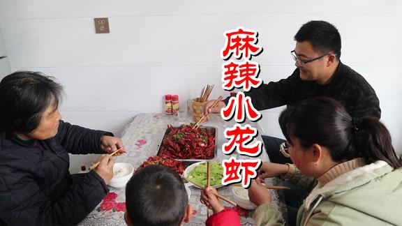 300块钱买了几扇羊排，做“手把羊排”，吃肉喝汤，喝白酒真过瘾