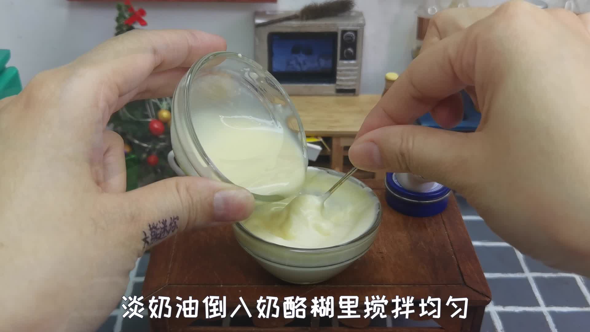 迷你厨房，油炸冰溜子，把矿泉水直接丢进油锅，炸出东北名菜