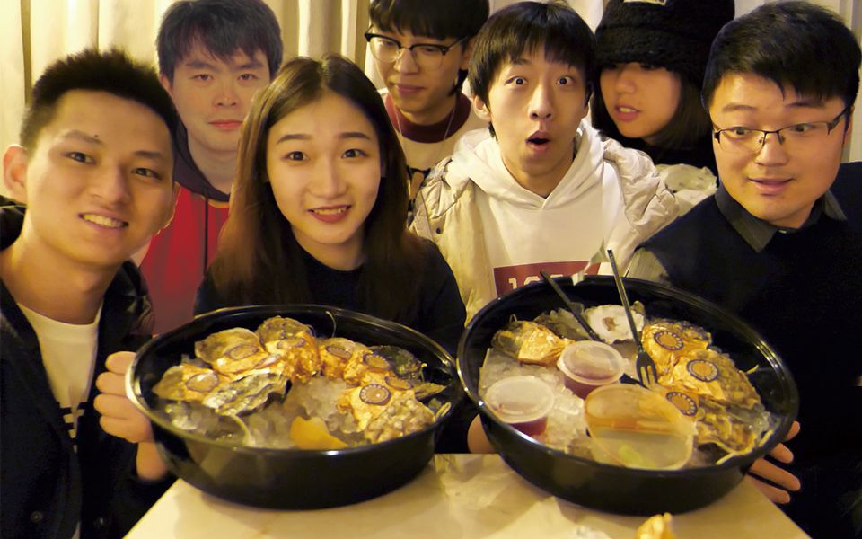 和各位美食大佬品尝19种不同品类的生蚝，吃出了“人生百味”！