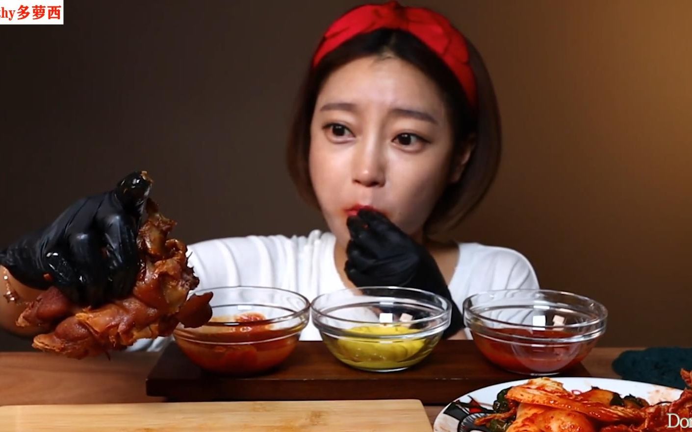 享用好吃的辣味章肥虾，加入发酵了一天的酱料，又香又辣超美味！