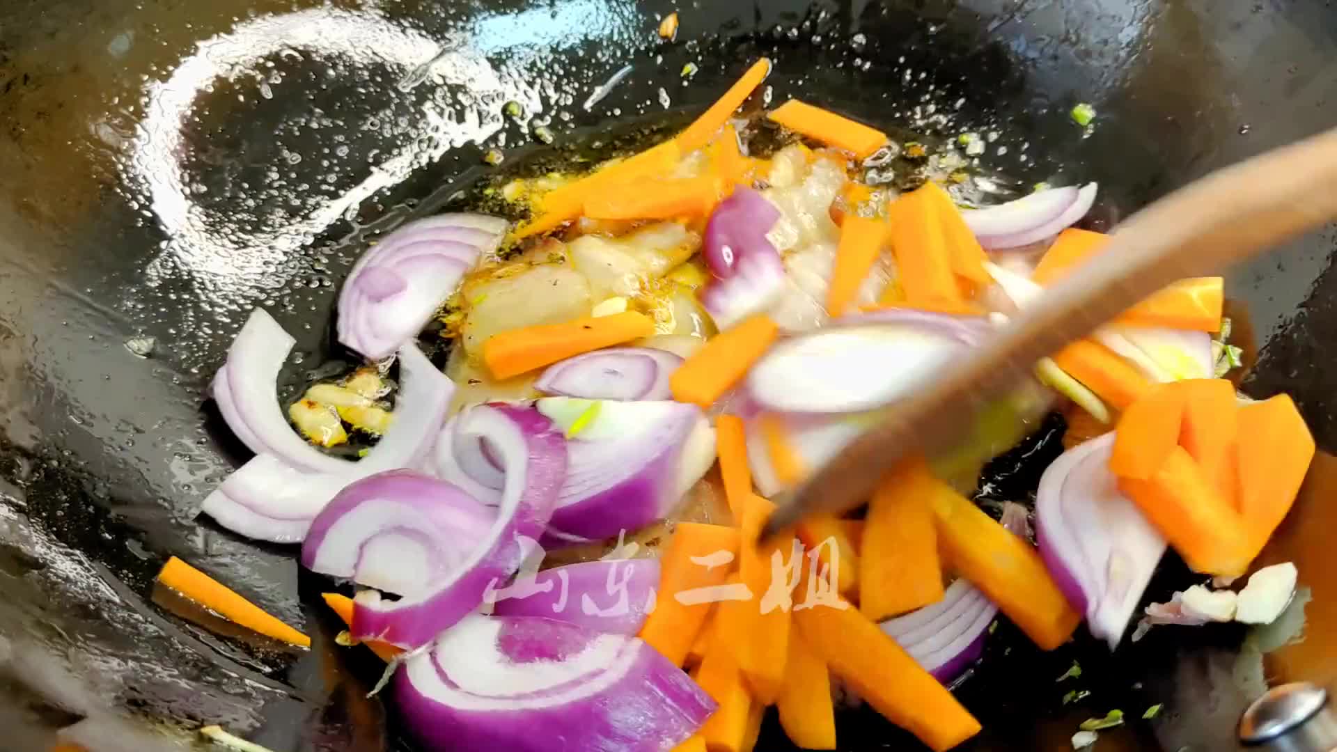 厨房里有土豆的，试试这样做，外酥里糯，比薯条香20倍，营养解馋