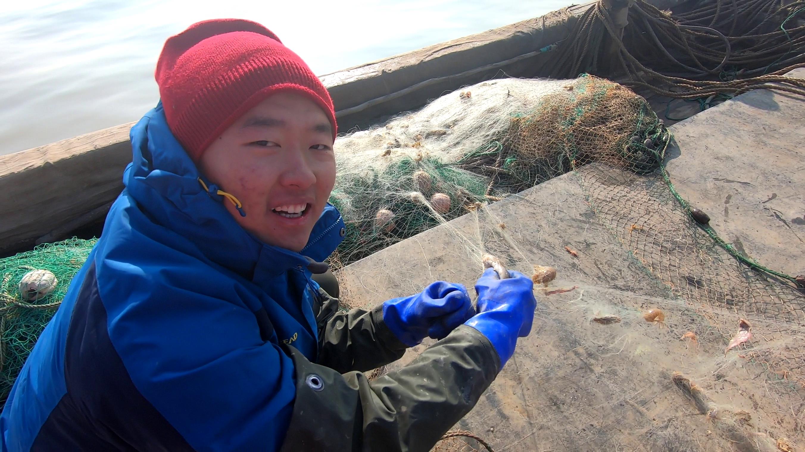 跟着老姐夫出海，二蛋这次的收获真的大，很多海鲜第一次见