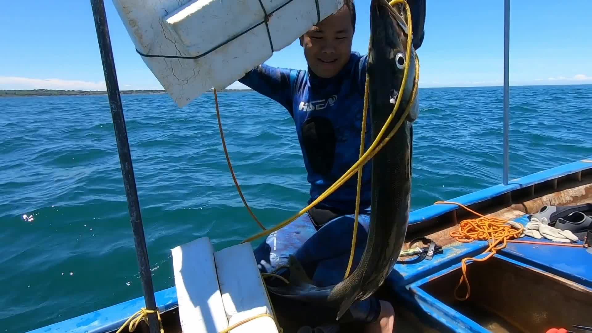 赶海大深潜训练，海底一双大黑眼紧盯阿锋，这条比龙趸更厉害
