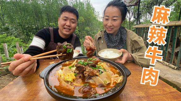 表姐帮忙喂猪，做道“麻辣牛肉”招待，牛肉切大坨，大口吃爽