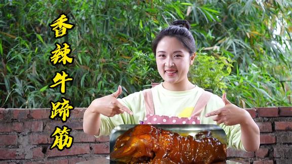 鸡圈里抓只大公鸡，小向做川味干锅鸡，麻辣干香，外焦里嫩吃过瘾
