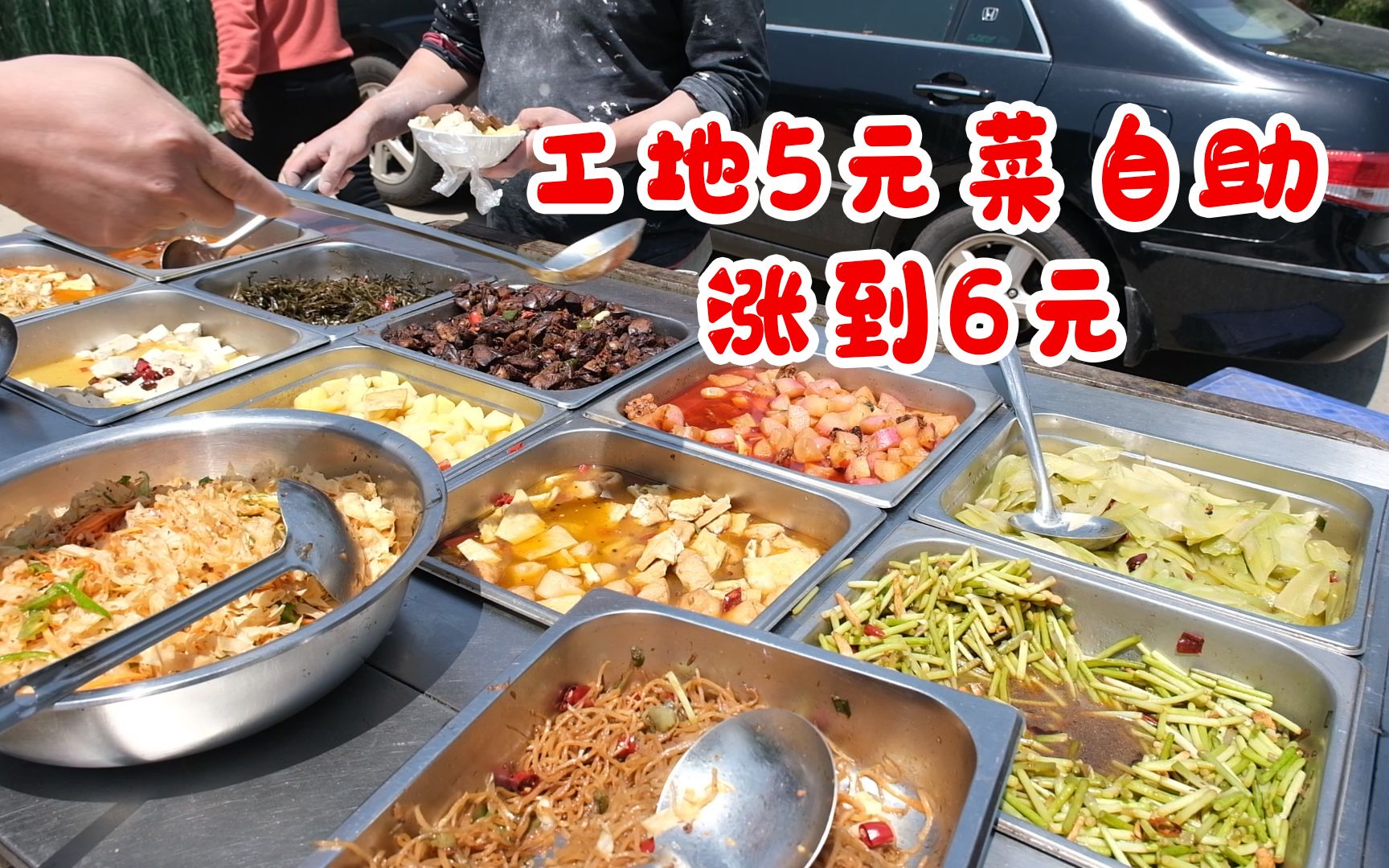 这家早餐店老板真大气，1元买张饼，20多种小菜免费夹，店里雇了13个人，这能赚钱么？