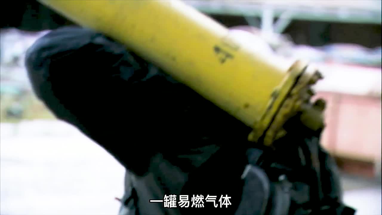 贝爷告别丛林，挑战城市废弃工厂，高空行走只为一个颗鸟蛋