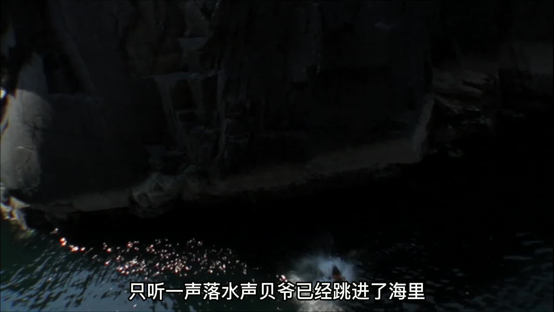 贝爷用捡到的鹿角，做成弹弓，在丛林里捕捉猎物