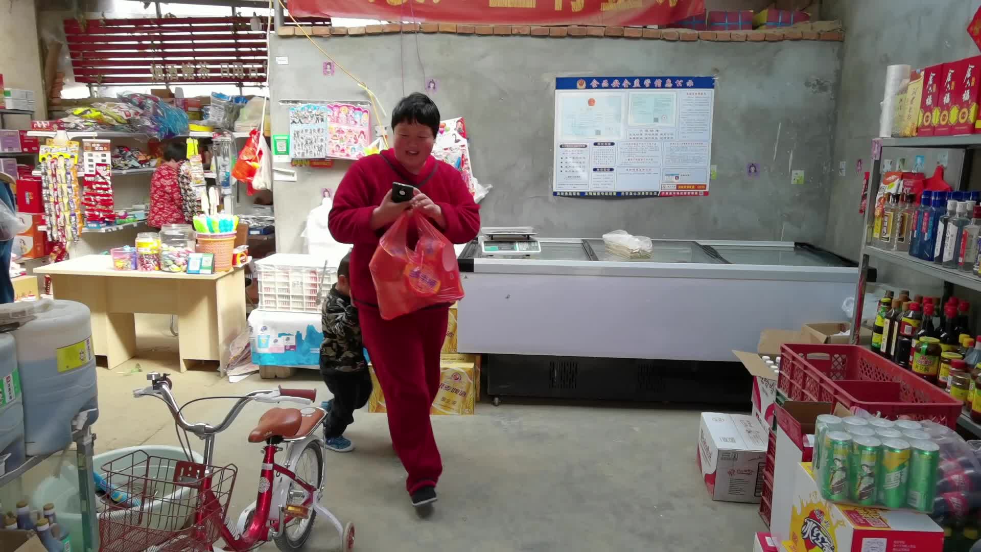 欢迎来到240斤的胖妈的直播间